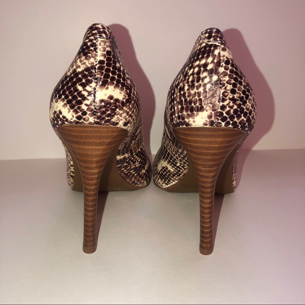 New Jessica Simpson Snakeskin Round Toe Pump Heel - Picture 5 of 8